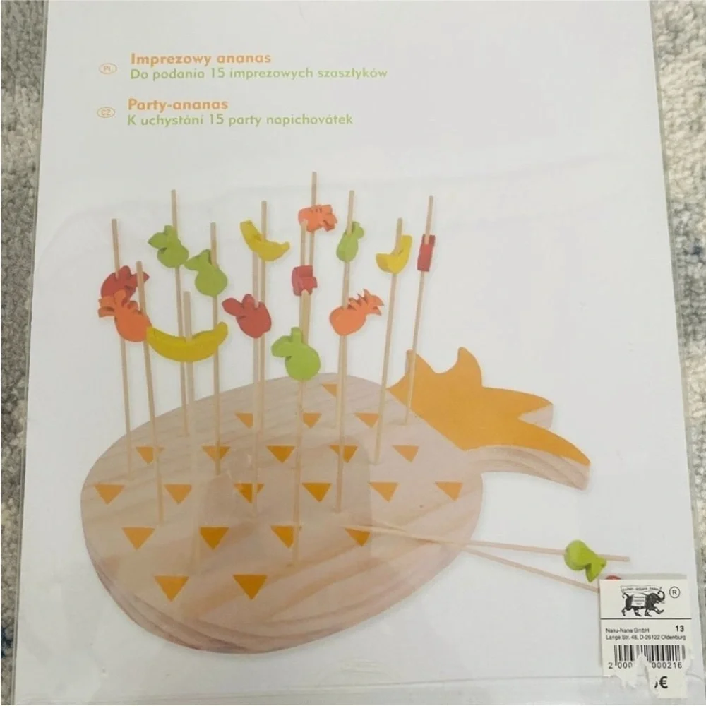 NEW Wood Party Pineapple Cheese Board & 15 Fruit Picks